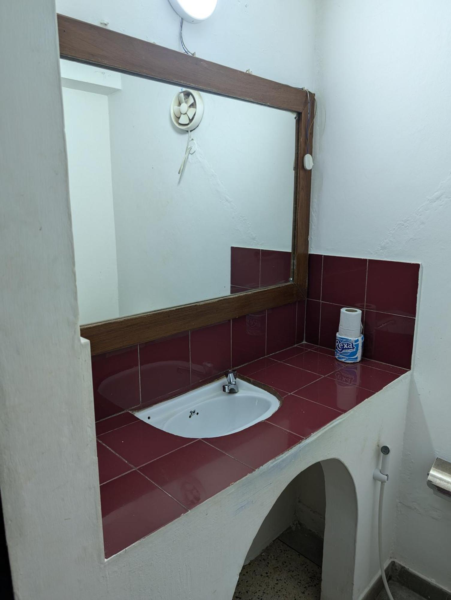 דאר א-סאלאם Q-Bar & Guesthouse מראה חיצוני תמונה