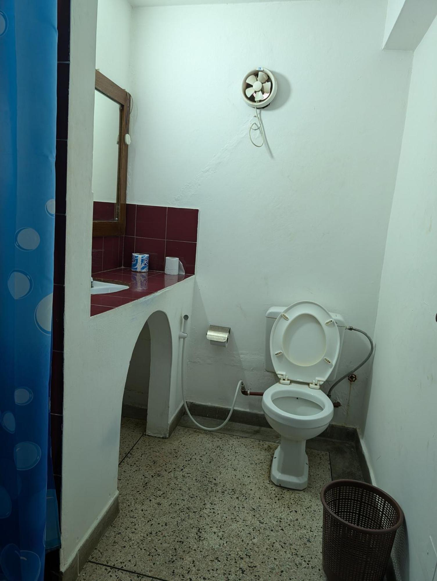 דאר א-סאלאם Q-Bar & Guesthouse מראה חיצוני תמונה